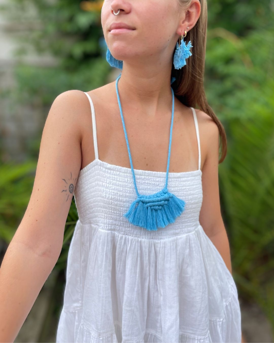 colliers bracelets sacs macramé collier macramé bleu clair