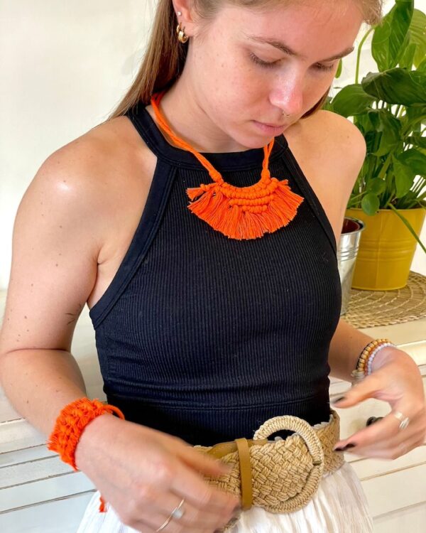 collier en macramé ajustable orange