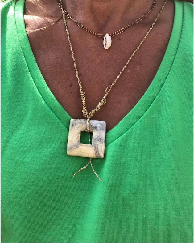 colliers minéraux collier macramé et agate crazy lace carrée