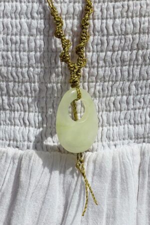 collier macramé et jade ovale