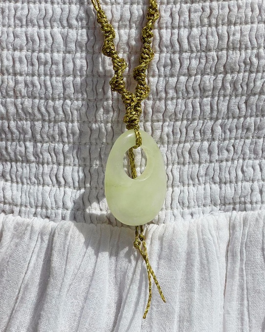 collier macramé et jade ovale