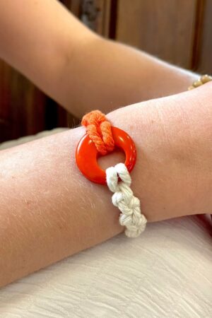 bracelet macramé et ivoire végétal orange et blanc