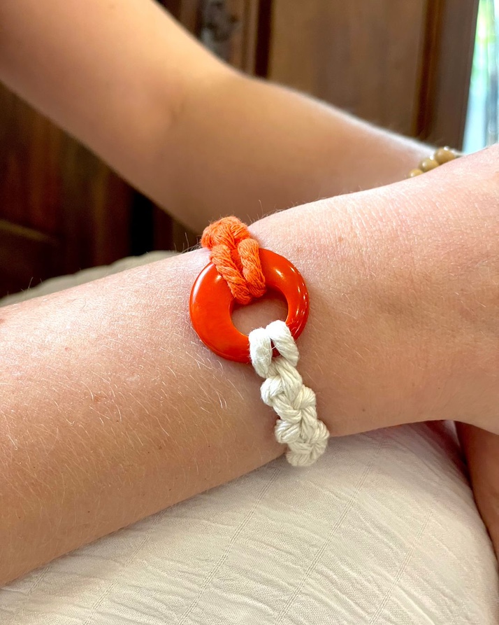 bijoux ivoire végétal bracelet macramé et ivoire végétal orange et blanc