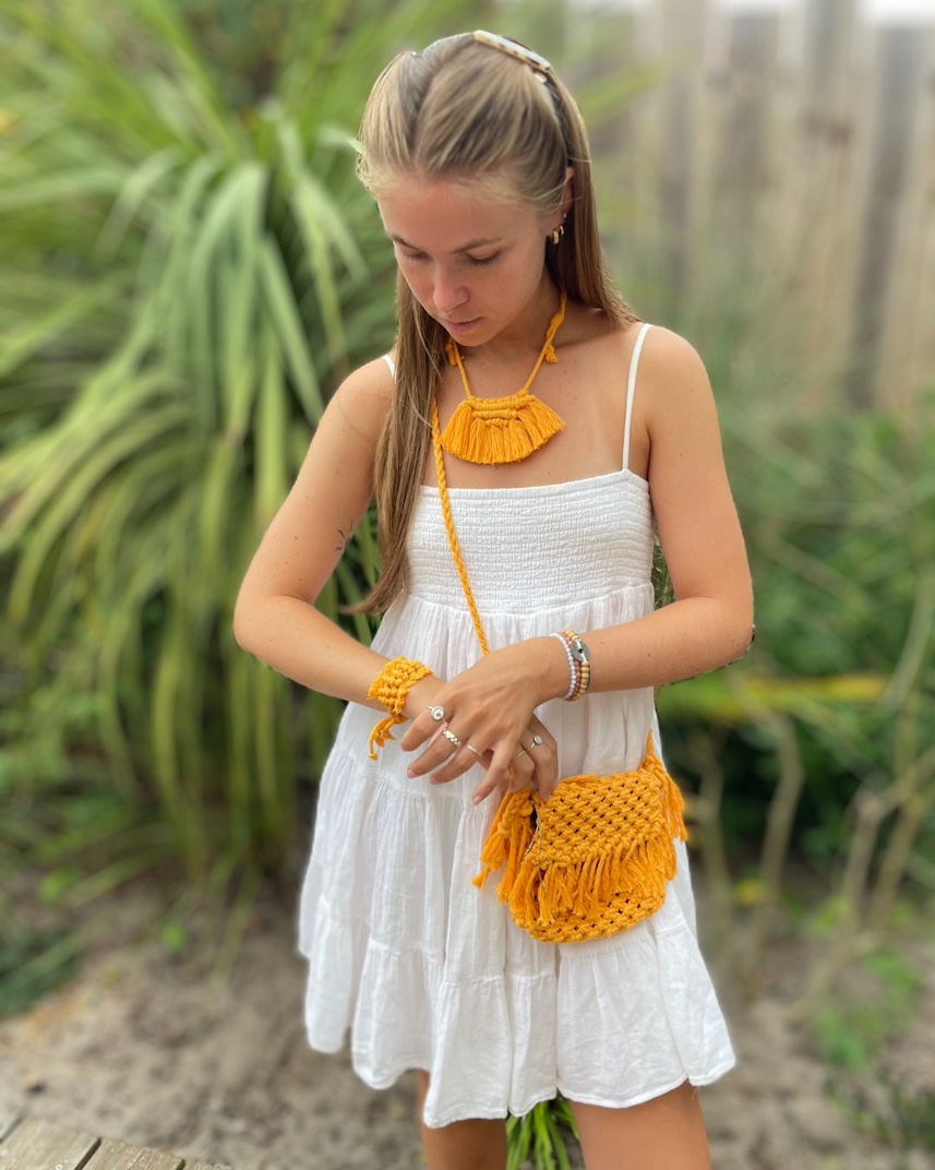 colliers bracelets sacs macramé collier macramé jaune