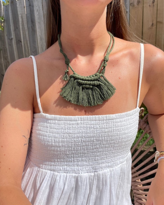 colliers bracelets sacs macramé collier macramé kaki