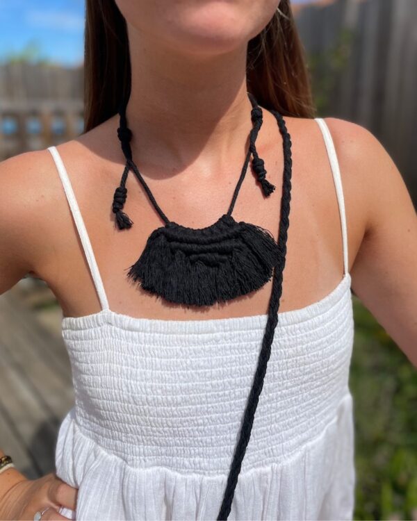 collier macramé noir