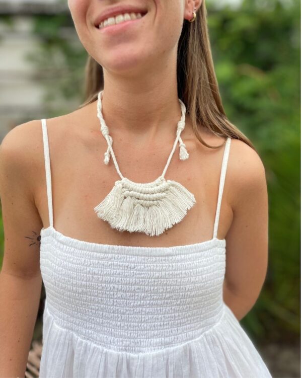 collier macramé blanc