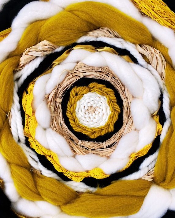 Tissage circulaire mandala jaune moyen