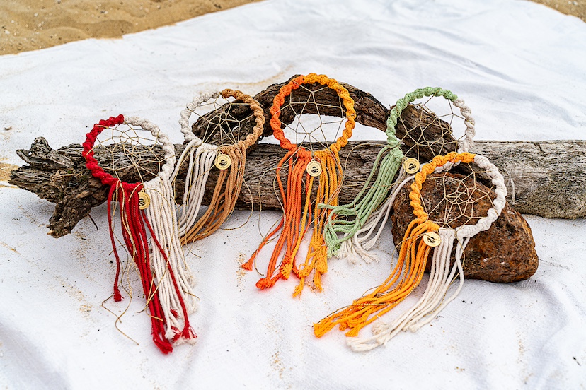 Mini Attrape rêve macramé et fil doré Mini Attrape rêve macramé et fil doré