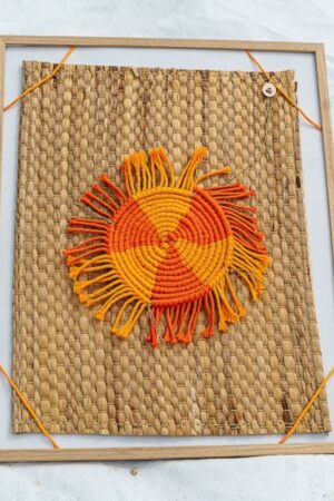 Tableau avec soleil en macramé