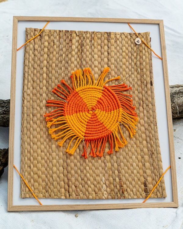 Tableau avec soleil en macramé