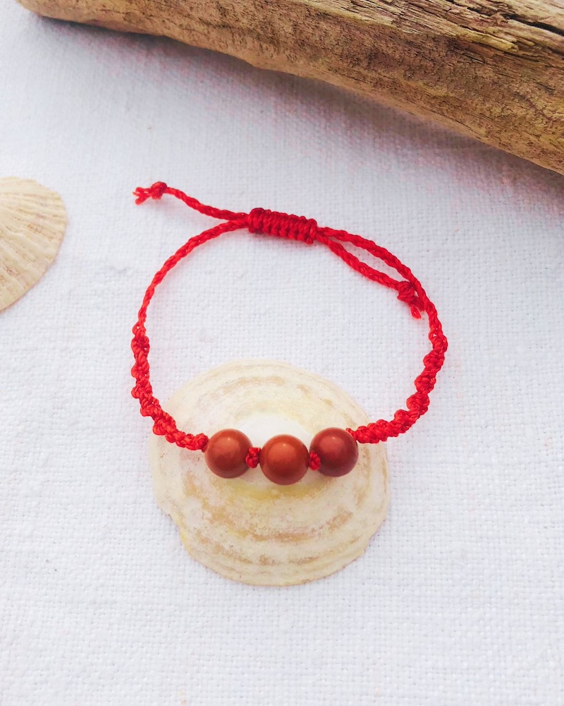 Bracelet rouge chakra racine avec 3 perles en jaspe rouge Bracelet rouge chakra racine avec 3 perles en jaspe rouge