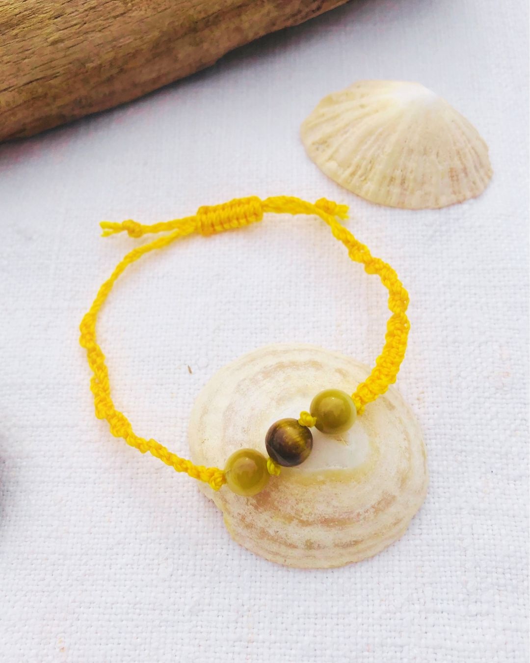 Bracelet chakra plexus solaire avec 3 perles en oeil de tigre Bracelet chakra plexus solaire avec 3 perles en oeil de tigre