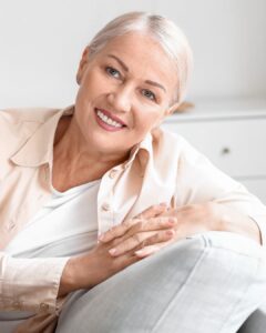 femme épanouie à la ménopause